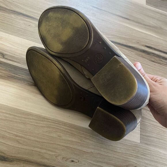 NEW Lucky Brand Women's Taupe Suede Leather Ankle Bootie Size 8.5 Zip Closure - Picture 6 of 9